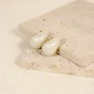霧感白光耳環