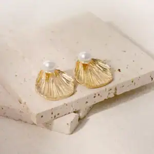 珍珠墜金片耳環